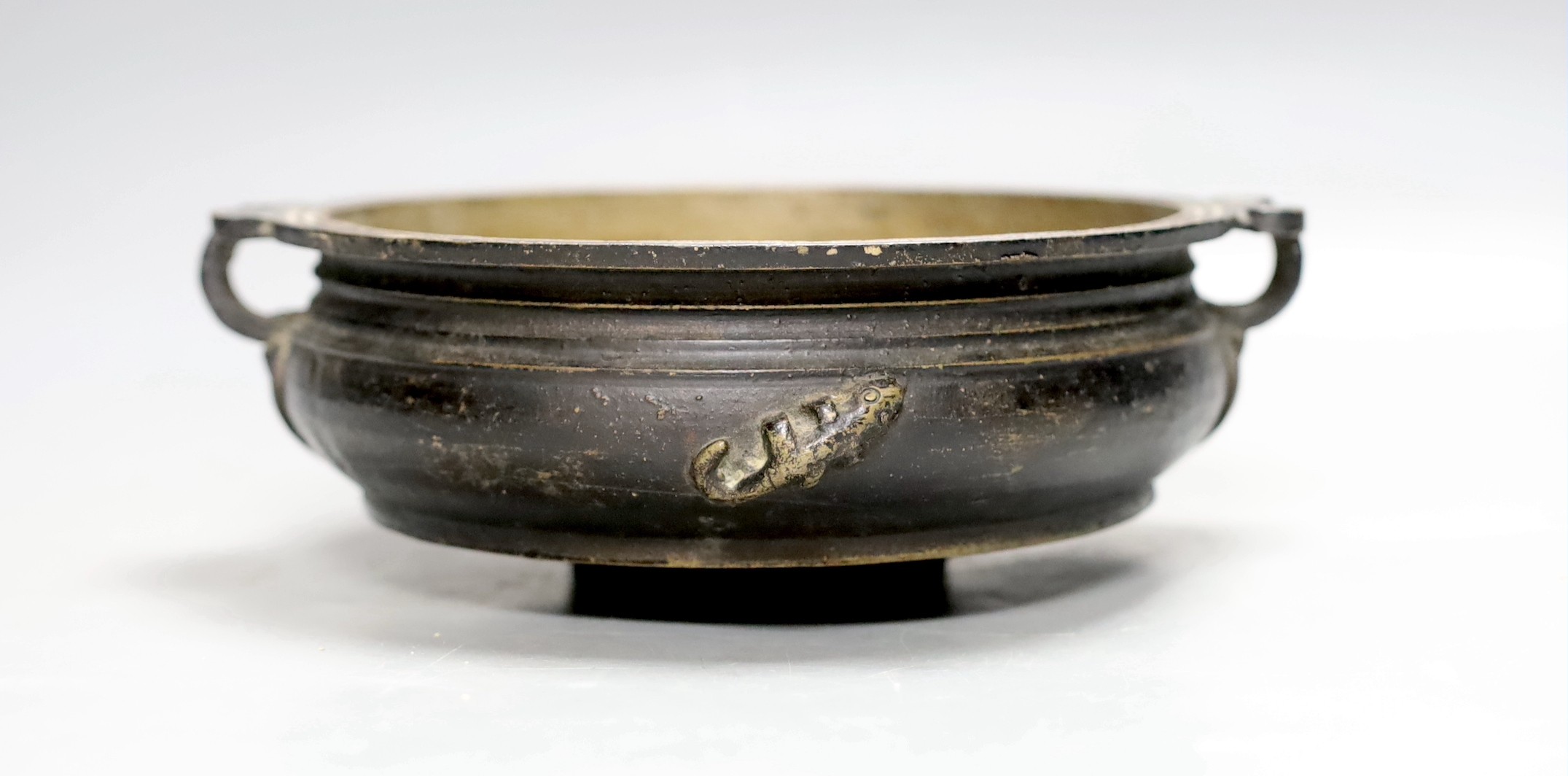 A Southern Indian bronze Urli vessel, 22cm handle to handle